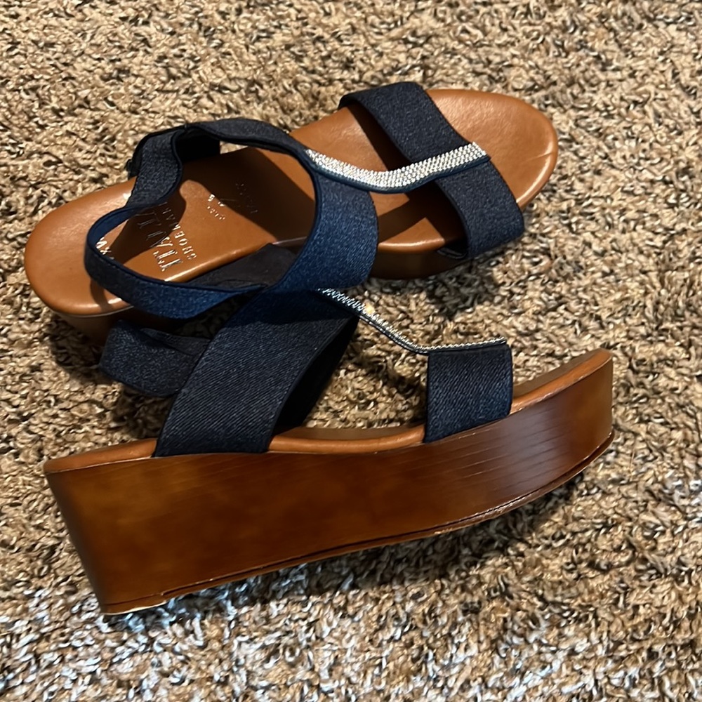 Italian shoemaker jean like sandals with rhinestones. - Picture 5 of 6